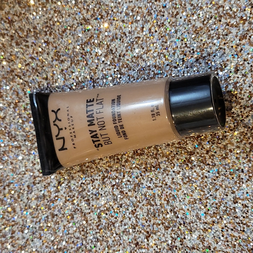 NYX Professional Makeup Matte Liquid Foundation SMF17 Warm 1.18 fl. oz